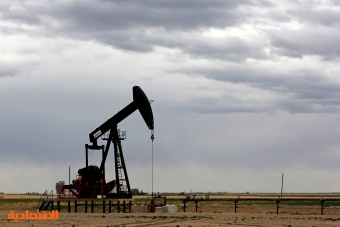 النفط يرتفع 2 % مع إعلان أمريكا إطلاق قوة عمل في البحر الأحمر