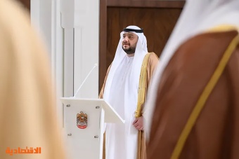 وزير الاستثمار الإماراتي: نعمل على تطوير استراتيجية وطنية للاستثمار