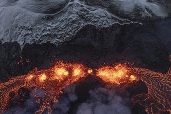 آيسلندا .. الحمم البركانية توقفت والخطر لا يزال قائما