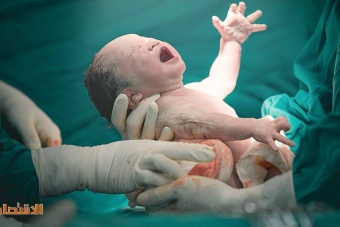2400 يورو .. مكافأة الولادة في اليونان التي تواجه شيخوخة السكان