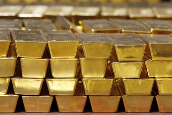 الذهب يتعافى من أدنى مستوى في 3 أسابيع مع تراجع الدولار