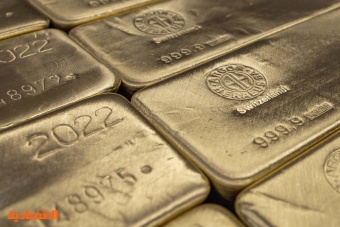 الذهب ينخفض بعد ارتفاع غير مسبوق نتيجة قرار الفيدرالي
